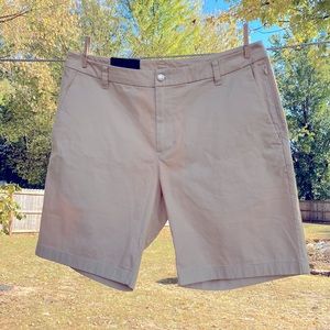 NWT Men’s Size 36 Lululemon Prosecco/White Commission Short Classic 9”